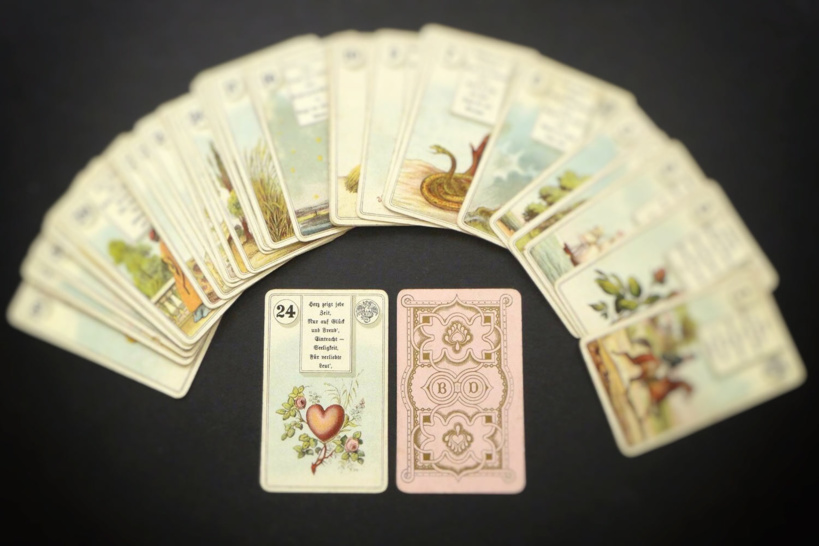 Présentation de la Tarologie par Hélène Delcroix Présentation de la Tarologie par Hélène Delcroix