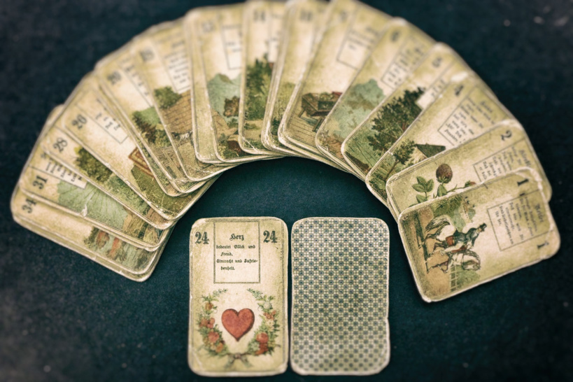 Présentation de la Tarologie par Hélène Delcroix Présentation de la Tarologie par Hélène Delcroix