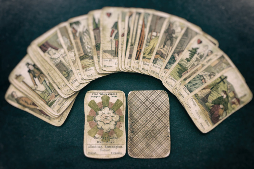 Présentation de la Tarologie par Hélène Delcroix Présentation de la Tarologie par Hélène Delcroix