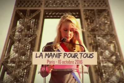 Marion Marechal Le Pen à la Manif pour Tous - Copie d'écran de la vidéo de Benoît Jupiter. Marion Marechal Le Pen à la Manif pour Tous - Copie d'écran de la vidéo de Benoît Jupiter.